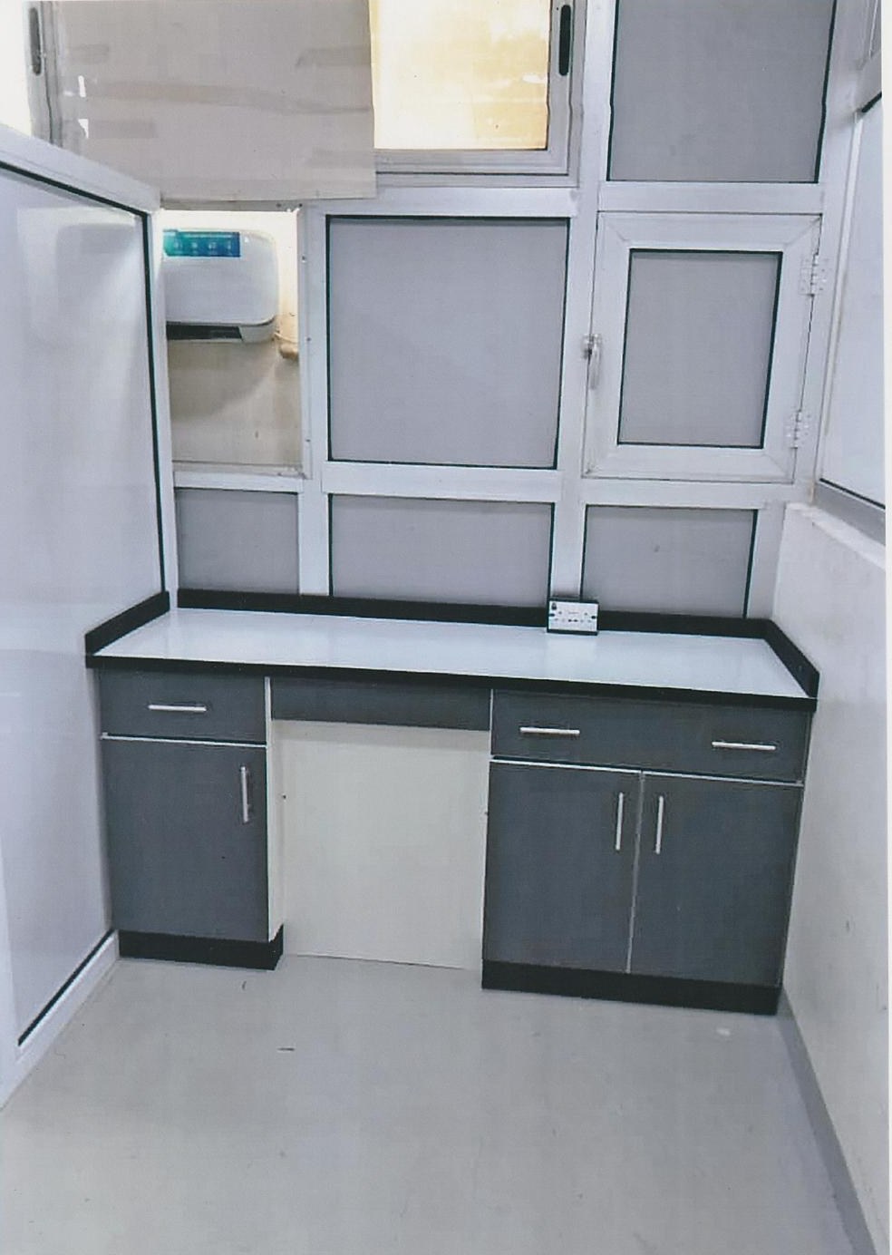 Analytical station with equipment shelf and utilities